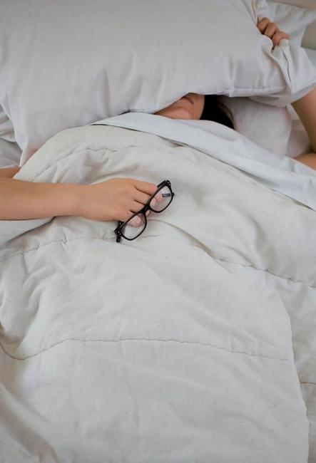 睡眠不足對健康的影響從降低性慾到增加食慾