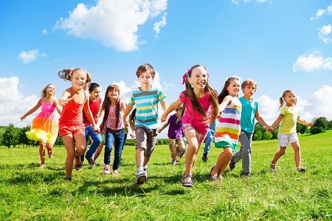 4歲的孩子活動能力已提升，可多進行戶外運動